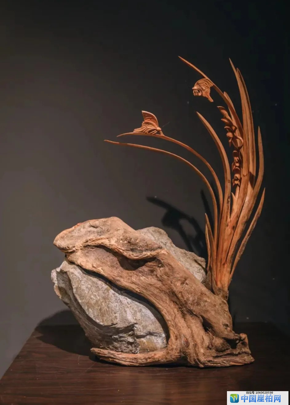 根艺师叶小明和他的木雕兰花
